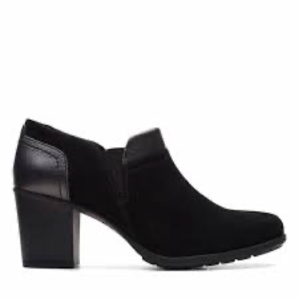 NEW!! Women’s Clarks Diane Mid Black Suede Heel Size 6M